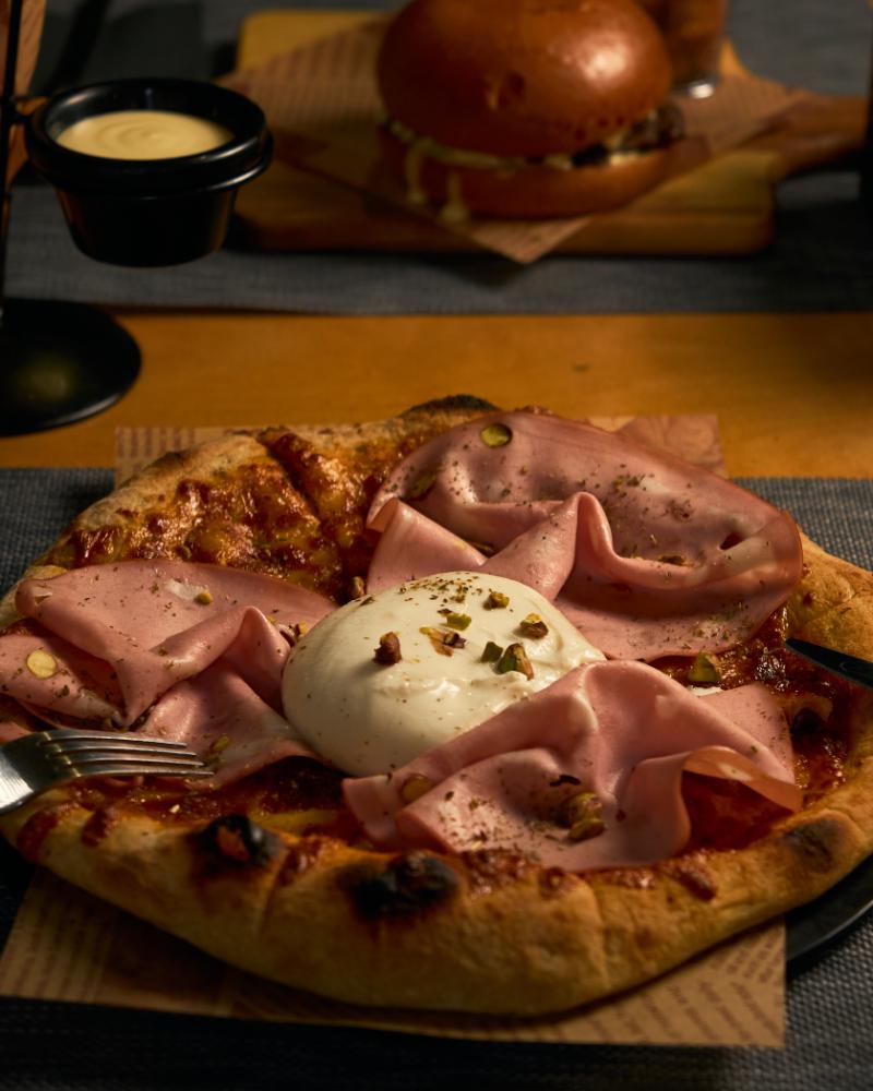 Burrata Pizza Mortadella