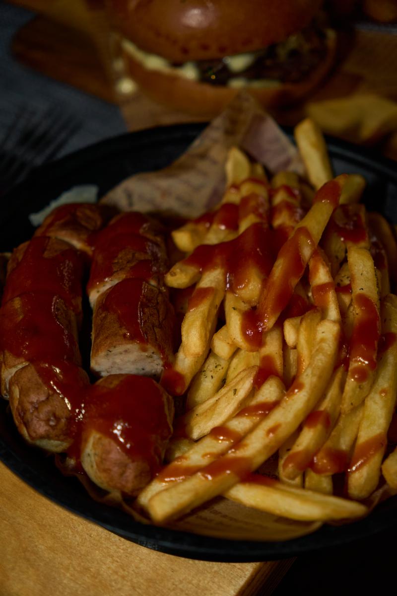 Currywurst Pommes